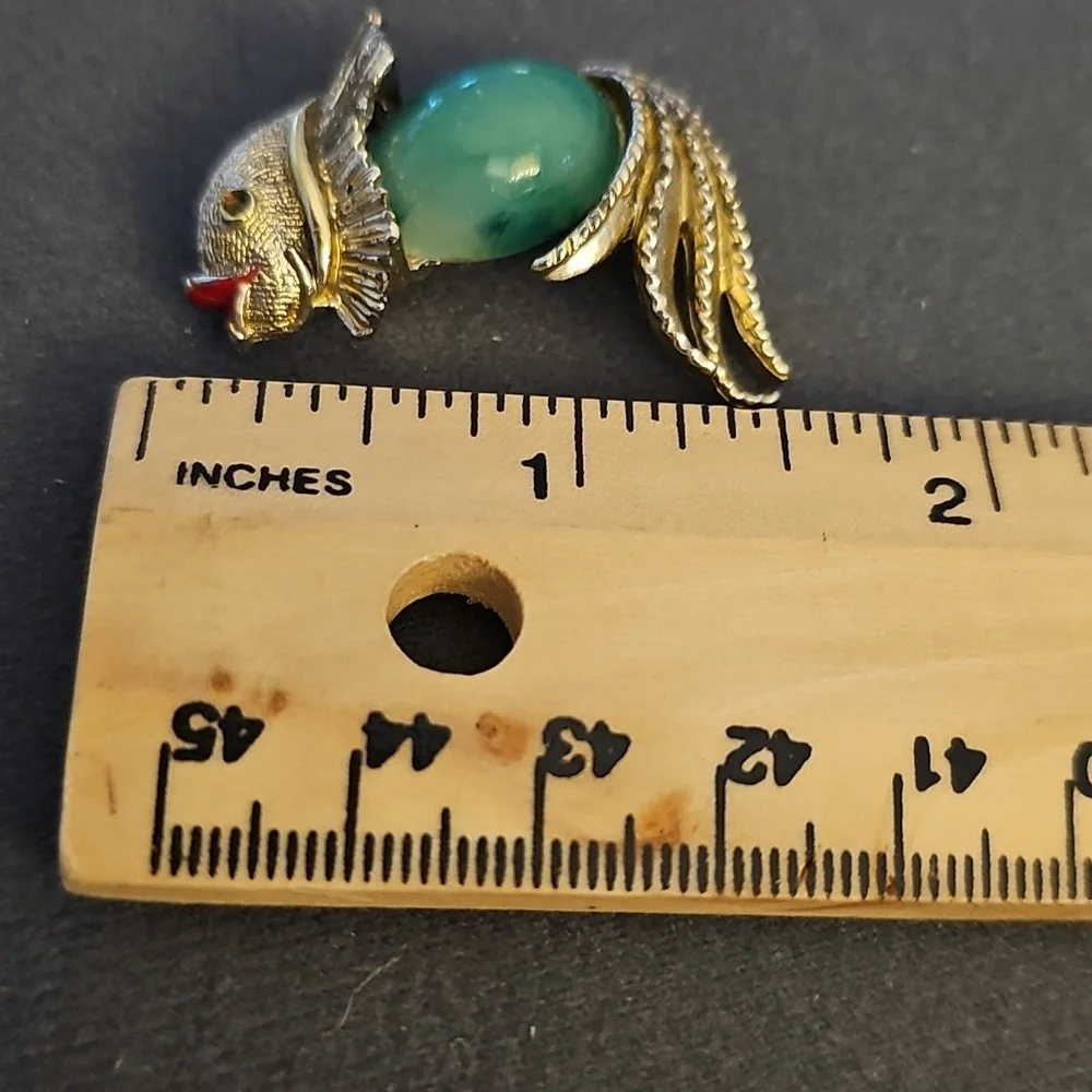 Elegant Jell Bellie Fish Brooch‎ with Green and Gold Accents Pin
